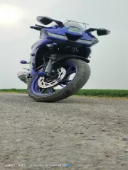 YAMAHA R15 V3